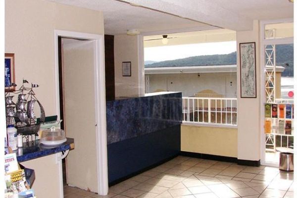 Hotel Tahoe Resort on Lake George